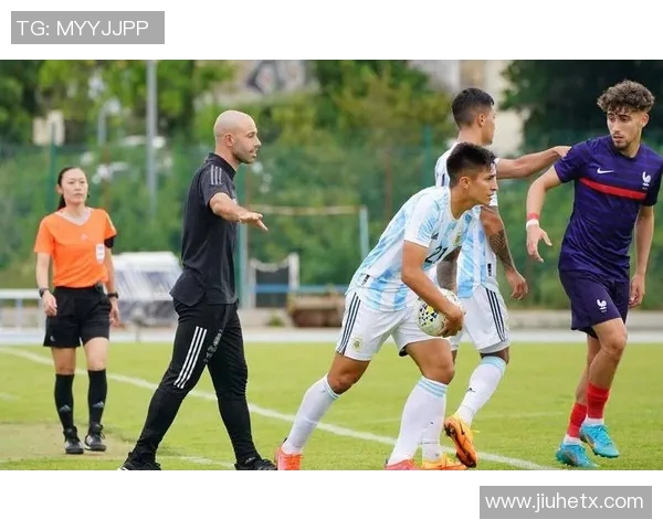 路人眼中的足球明星约会生活揭秘与他们的真实感受分享